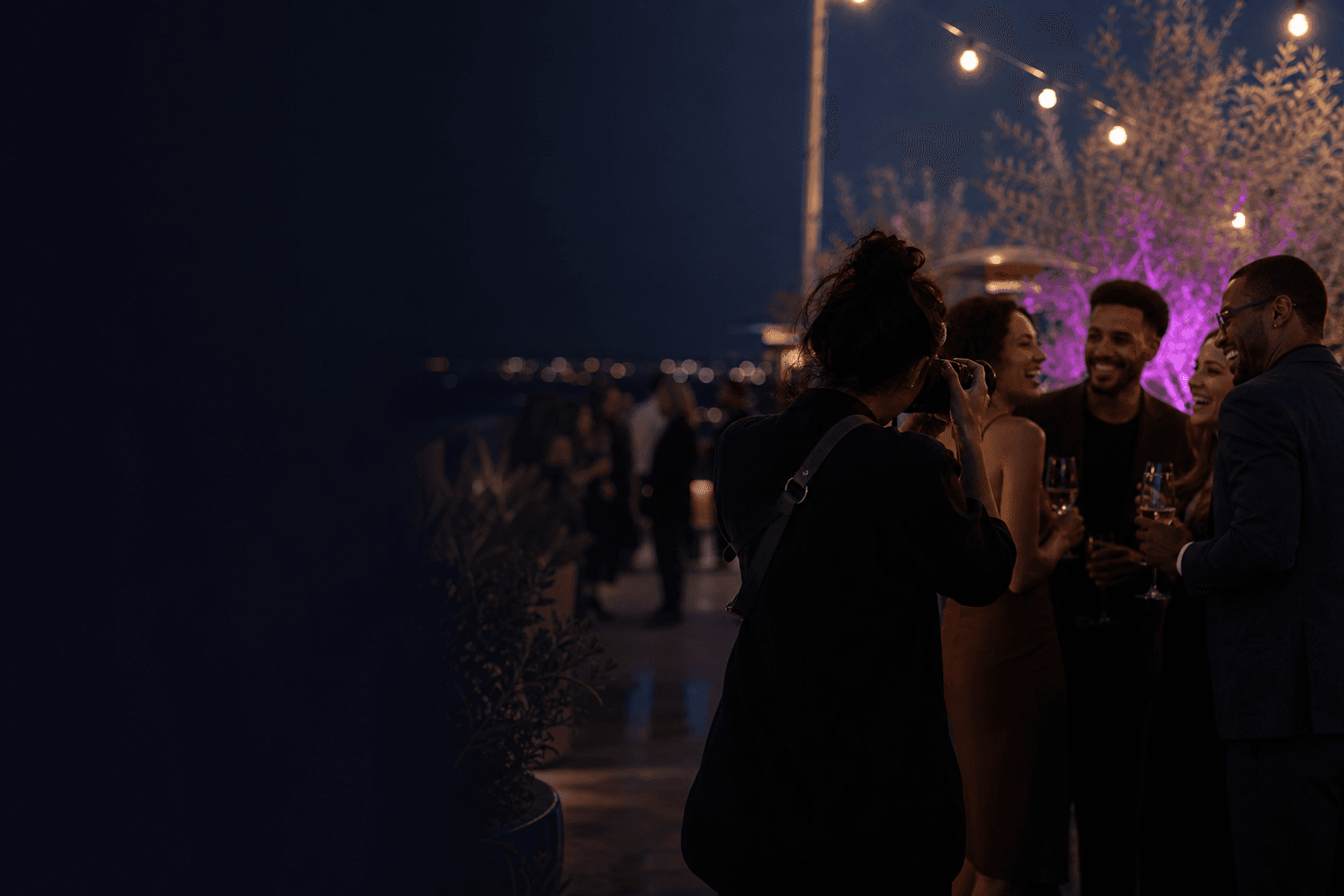 Fotógrafa trabalhando durante um evento